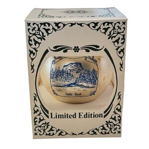 LIONESS CLUB GLASS TABLE ROCK CHRISTMAS ORNAMENT 1991 BURKE COUNTY, NC